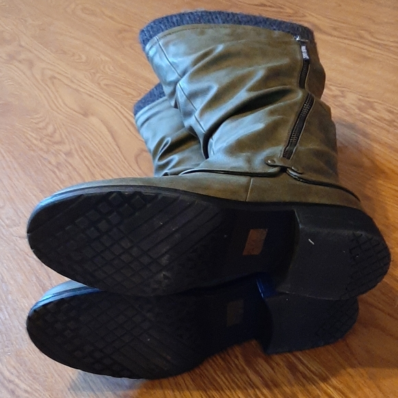 Boots - Picture 4 of 5